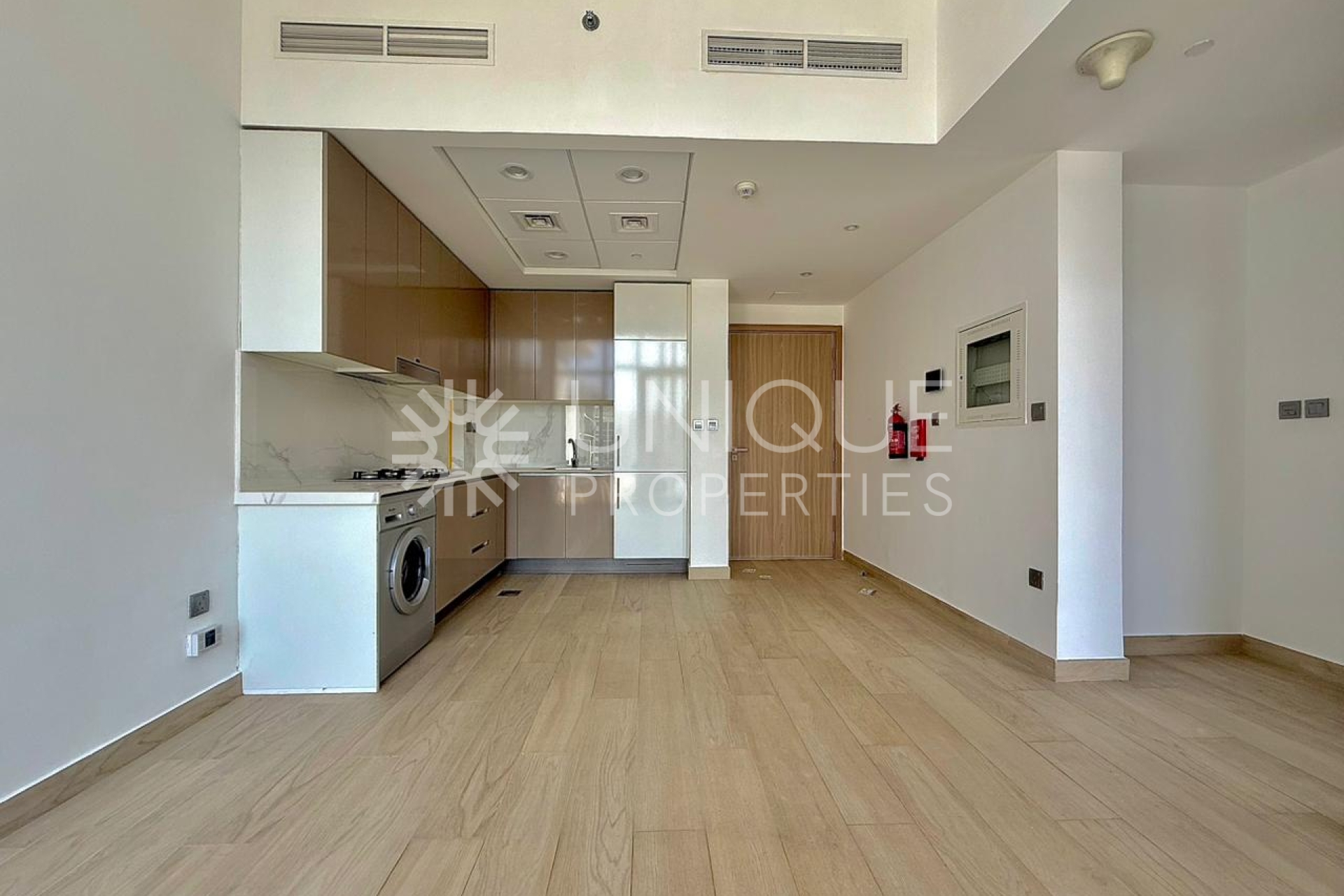 Partial Lagoon | Vacant | Semi Furnished